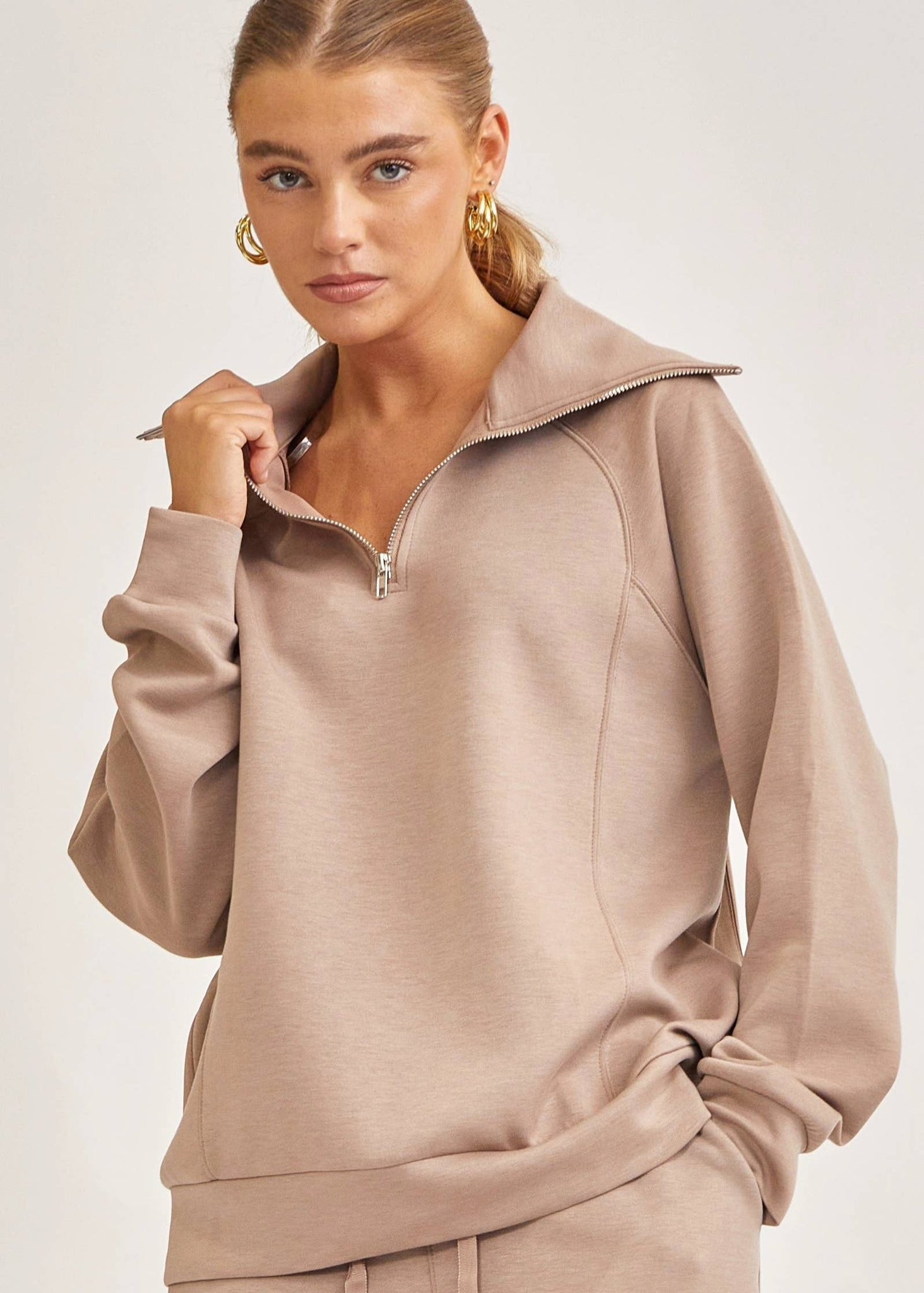 The Travelers Quarter Zip Pullover in Cappuccino